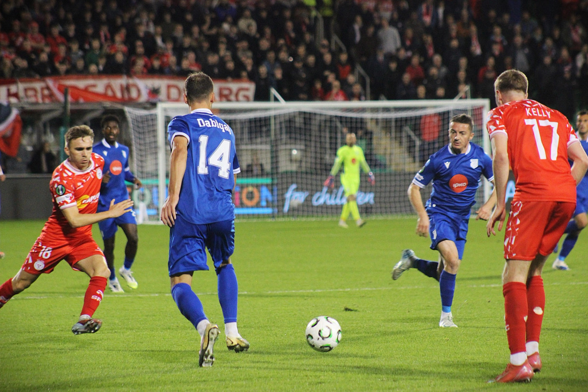 Drita kalon në epërsi