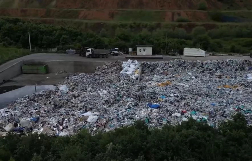 Gangbang Onam qizini jinsiy porno baholari uchun jazolaydi