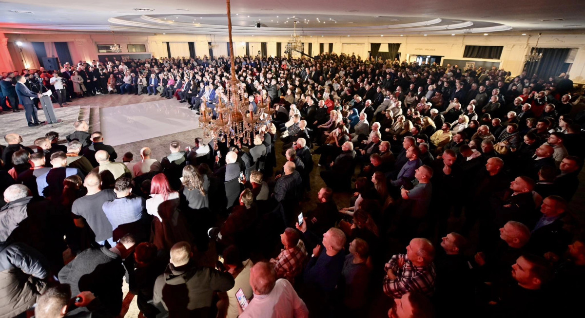 kurti-me-fatonin-kryetar-te-mitrovices-e-keni-te-garantuar-se-do-te-kete-vecse-bashkim-e-kurrsesi-ndarje