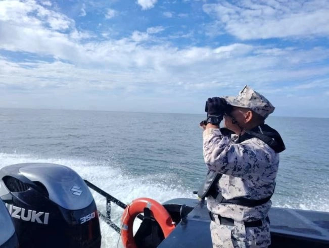 Mbi 200 persona të zhdukur pasi një varkë u përmbys pranë kufirit Tajlandë-Malajzi