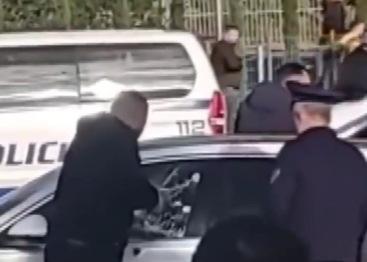 raportohet-per-nje-te-vrare-e-nje-te-plagosur-afer-aeroportit-te-rinasit-ne-shqiperi