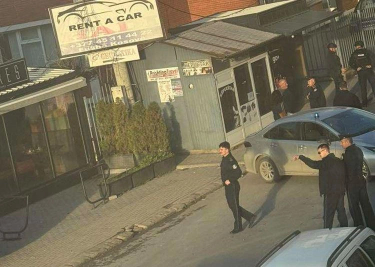 Alarm për bombë në një shkollë në Fushë Kosovë