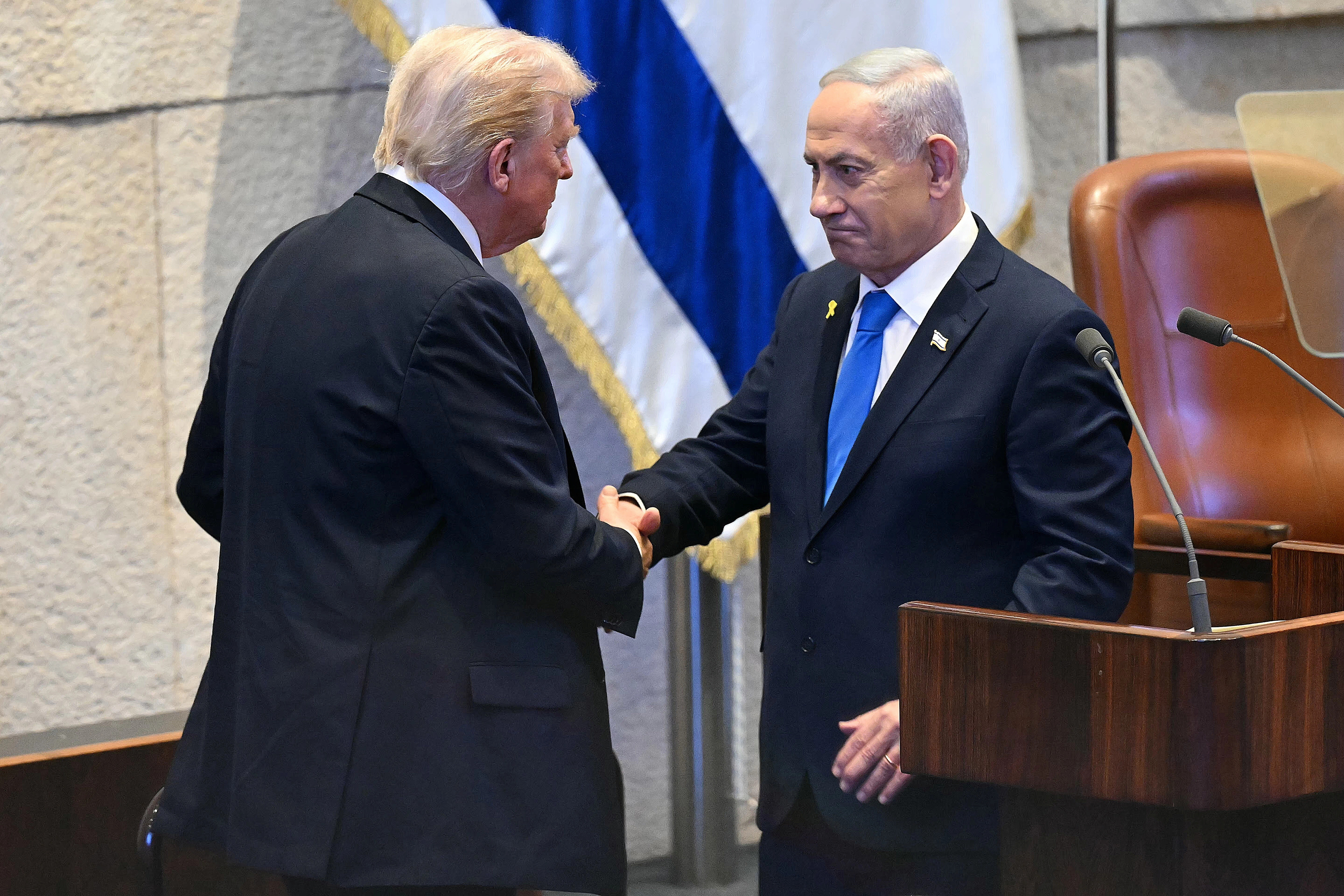 Trumpi kërkon edhe zyrtarisht faljen e Netanyahut