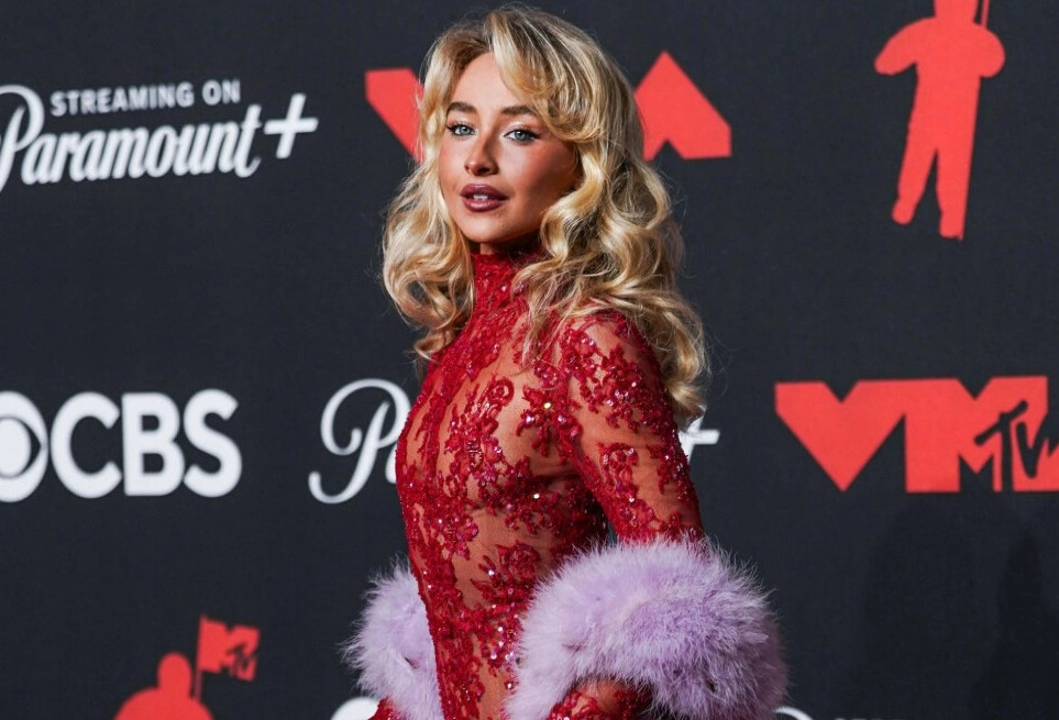 Sabrina Carpenter do të luajë në mjuzikëll  Alice in Wonderland 