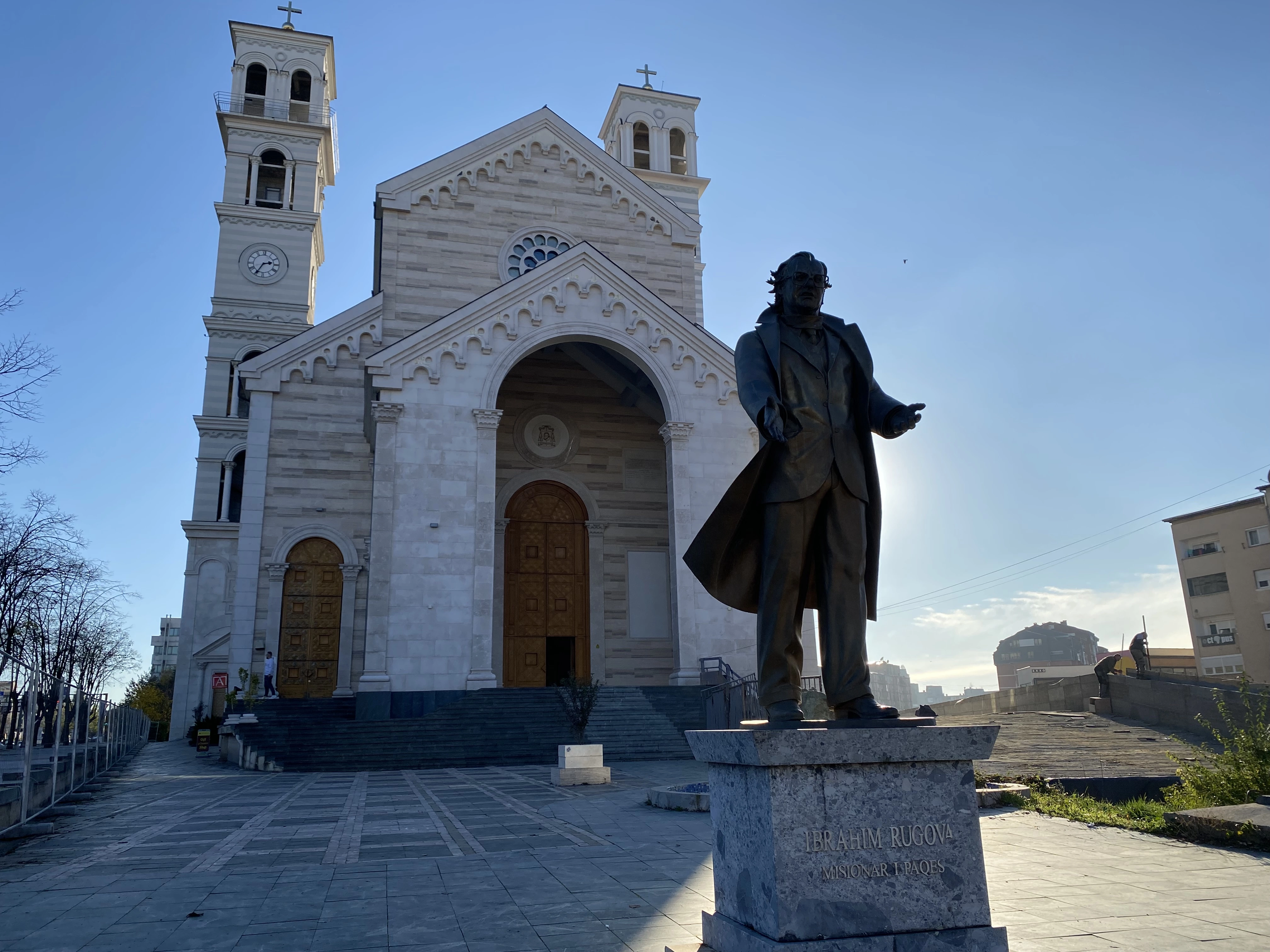 Zhvendosja dhe rivendosja e shtatores së Ibrahim Rugovës – 18 mijë euro