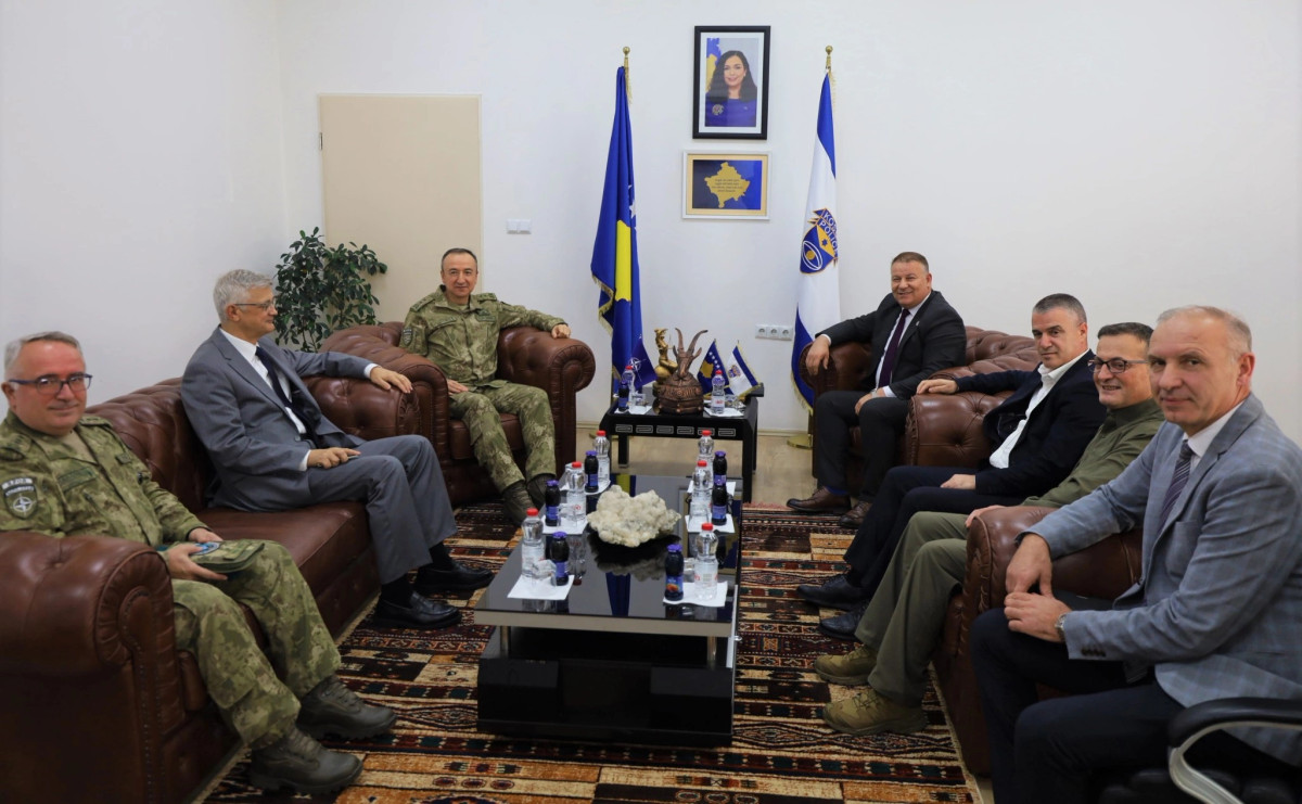 policia-e-kosoves-dhe-kfor-i-diskutojne-per-aktivitete-te-perbashketa-perfshire-veriun