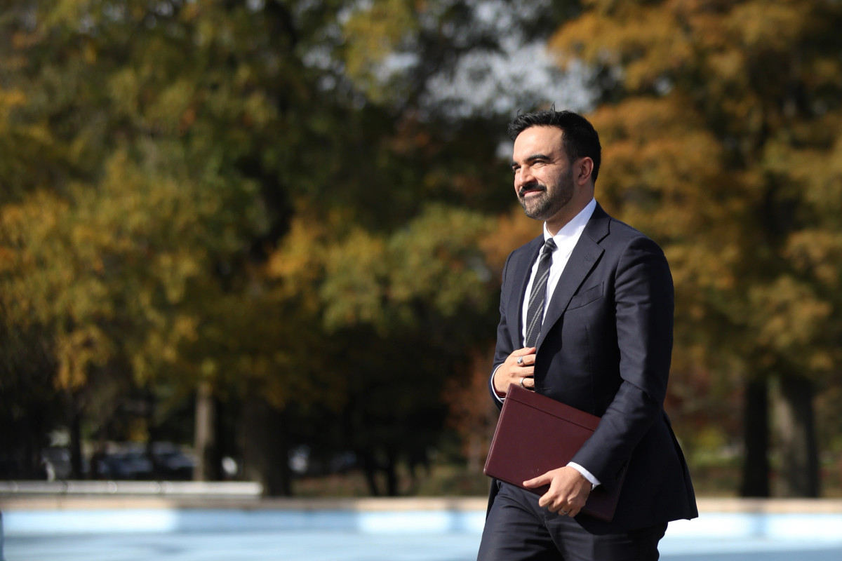 si-po-i-sfidon-mamdani-pritjet-e-emigranteve-duke-perqafuar-identitetin-e-tij