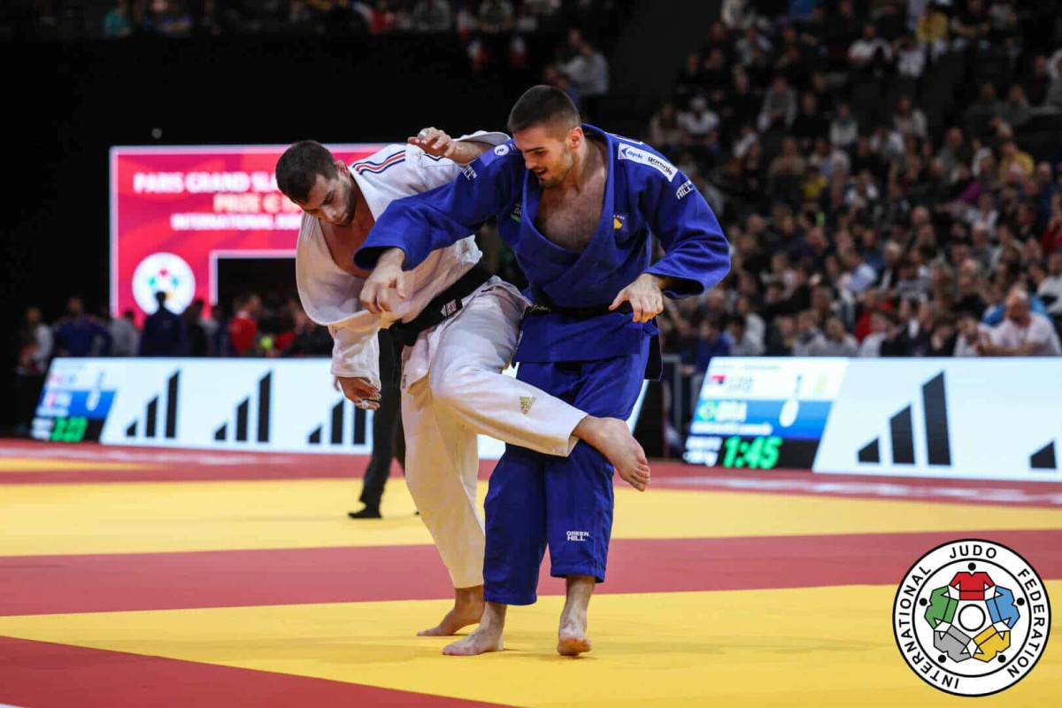 Zekaj e Veseli fitojnë luftërat e para