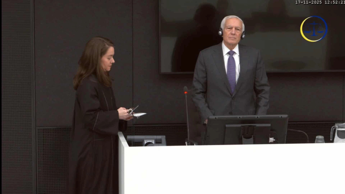 Mishetiq  Clarku do të tregojë se Thaçi ka qenë figurë politike pa përgjegjësi ushtarake