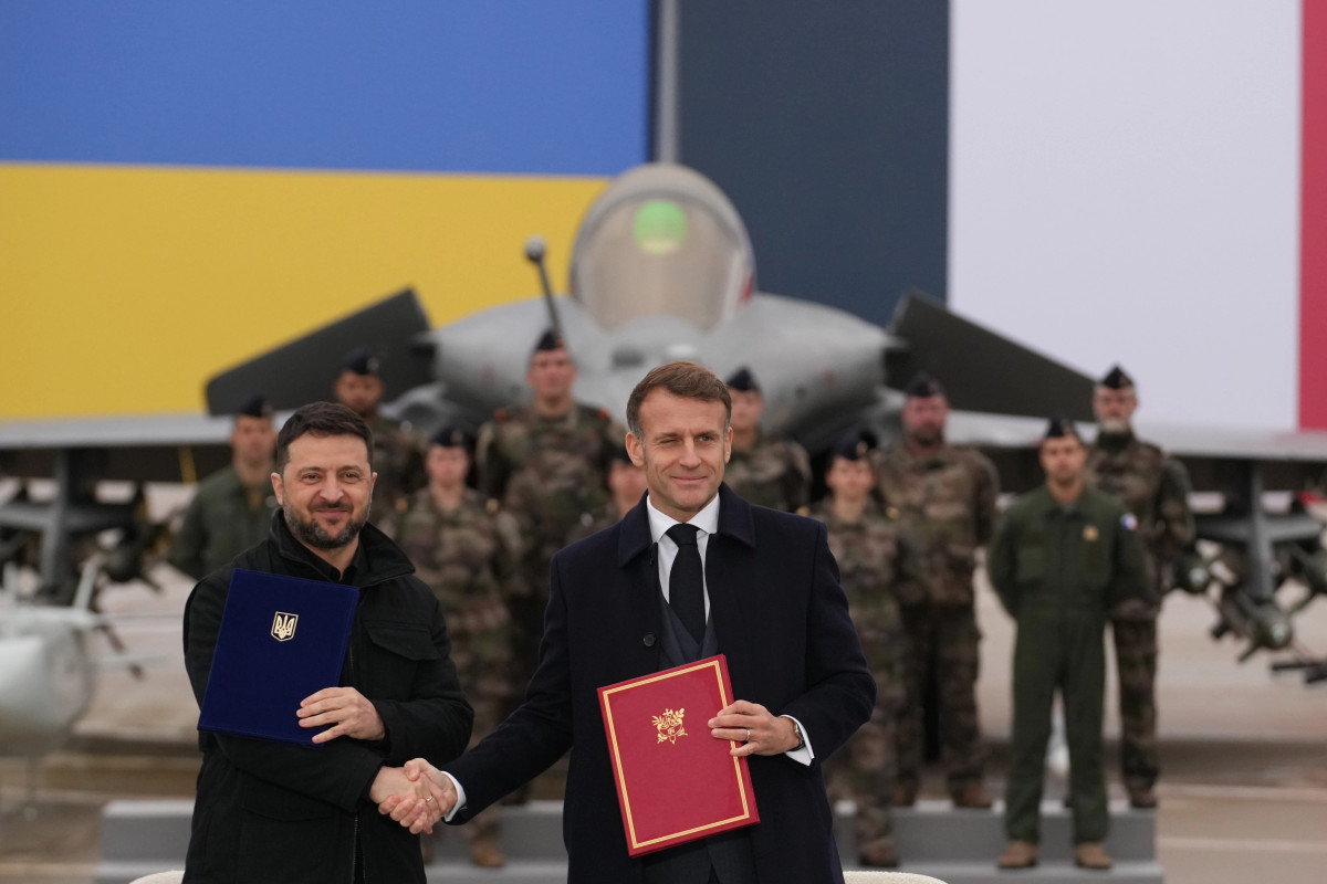 Ukraina nënshkruan blerjen e 100 avionëve luftarakë francezë  Rafale 