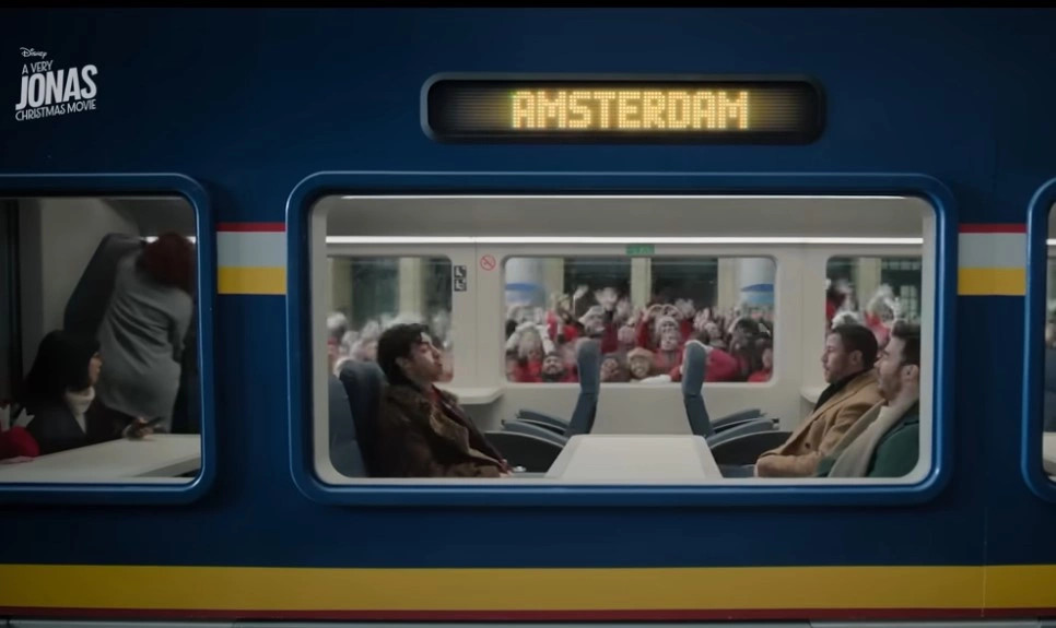  A Very Jonas Christmas Movie  bën bashkë vëllezërit Jonas