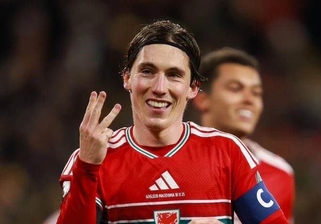 Uellsi  shkatërron  Maqedoninë e Veriut dhe siguron plejofin