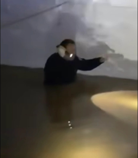 policia-shpeton-dy-te-moshuar-ne-gjilan-shtepia-e-te-cileve-ishte-permbytur