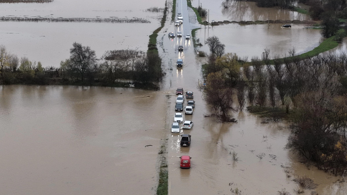 ne-shtime-u-shpall-gjendje-emergjente-shkaku-i-permbytjeve-gjendje-e-renduar-u-raportua-edhe-ne-disa-komuna
