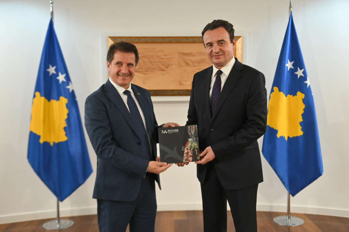 Kurti e Petta dakordohen që të ndërtohet shtatorja e Adem Jasharit në bashkinë Hora e Arbëreshëve