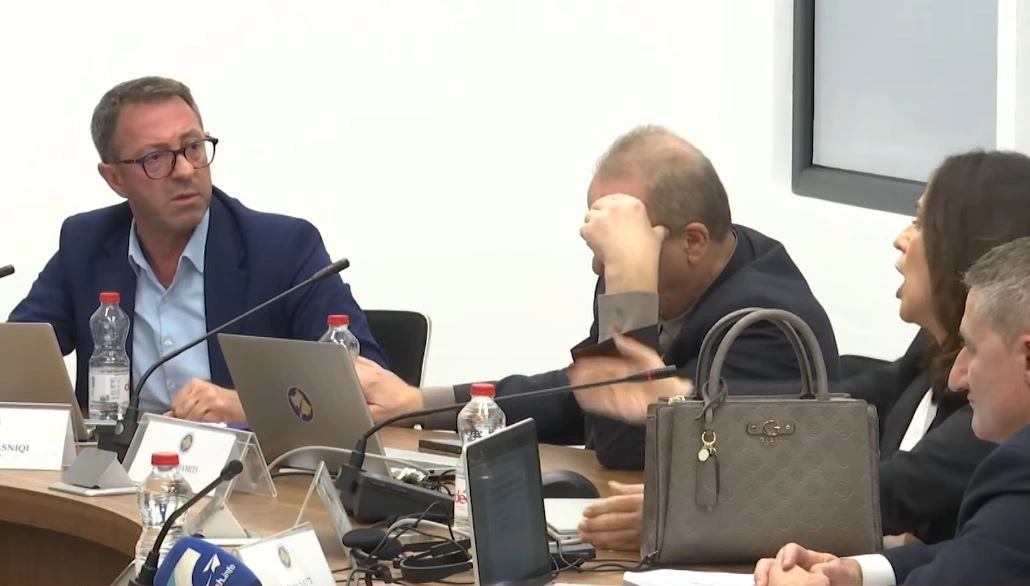 “Terroriste e kriminele” – përplasje e ashpër e Krasniqit të VV-së me Labanin e Listës Serbe