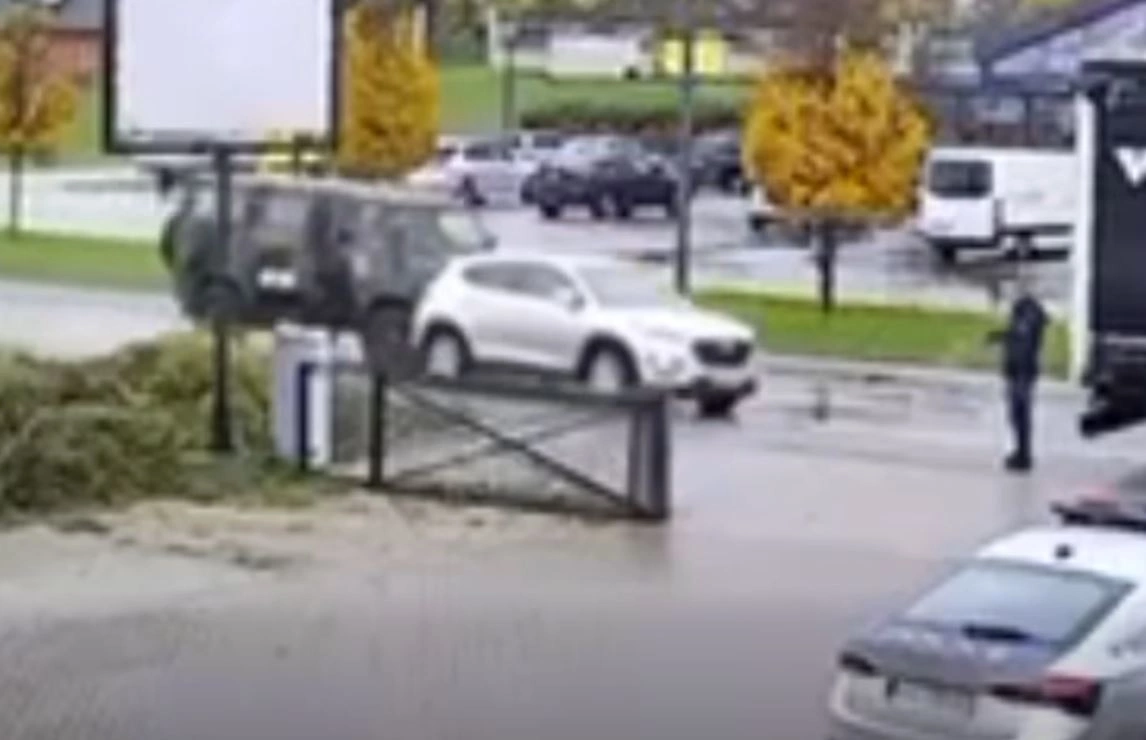 Polici i lënduar nga aksidenti ku u përfshi automjeti i KFOR-it, në QKUK