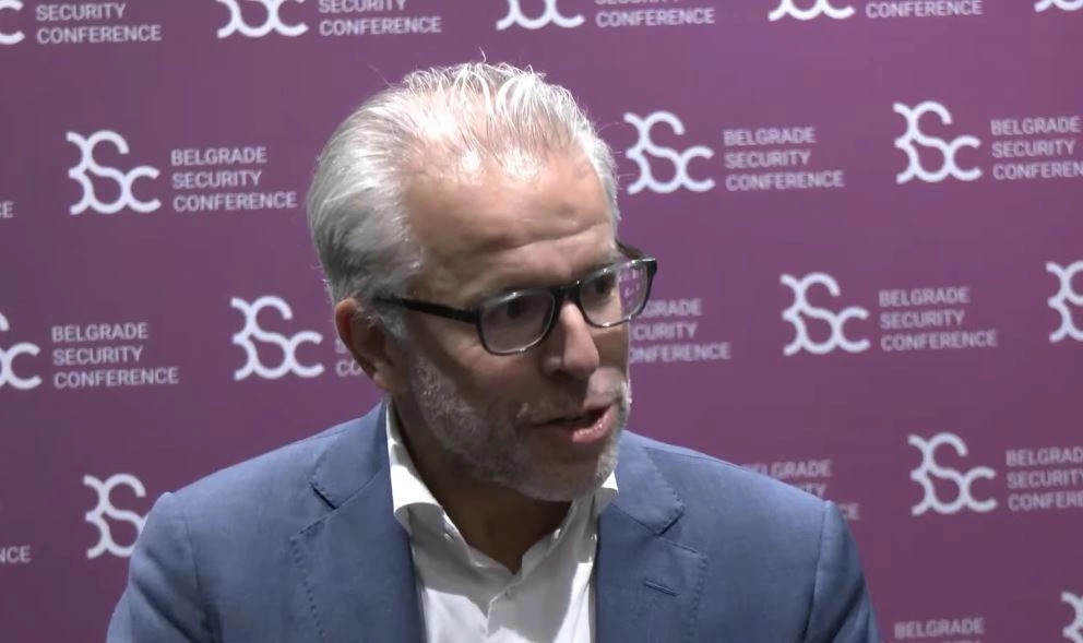 Reuten  Pasi zgjedhjet lokale u kryen  BE ja t ia heqë masat Kosovës