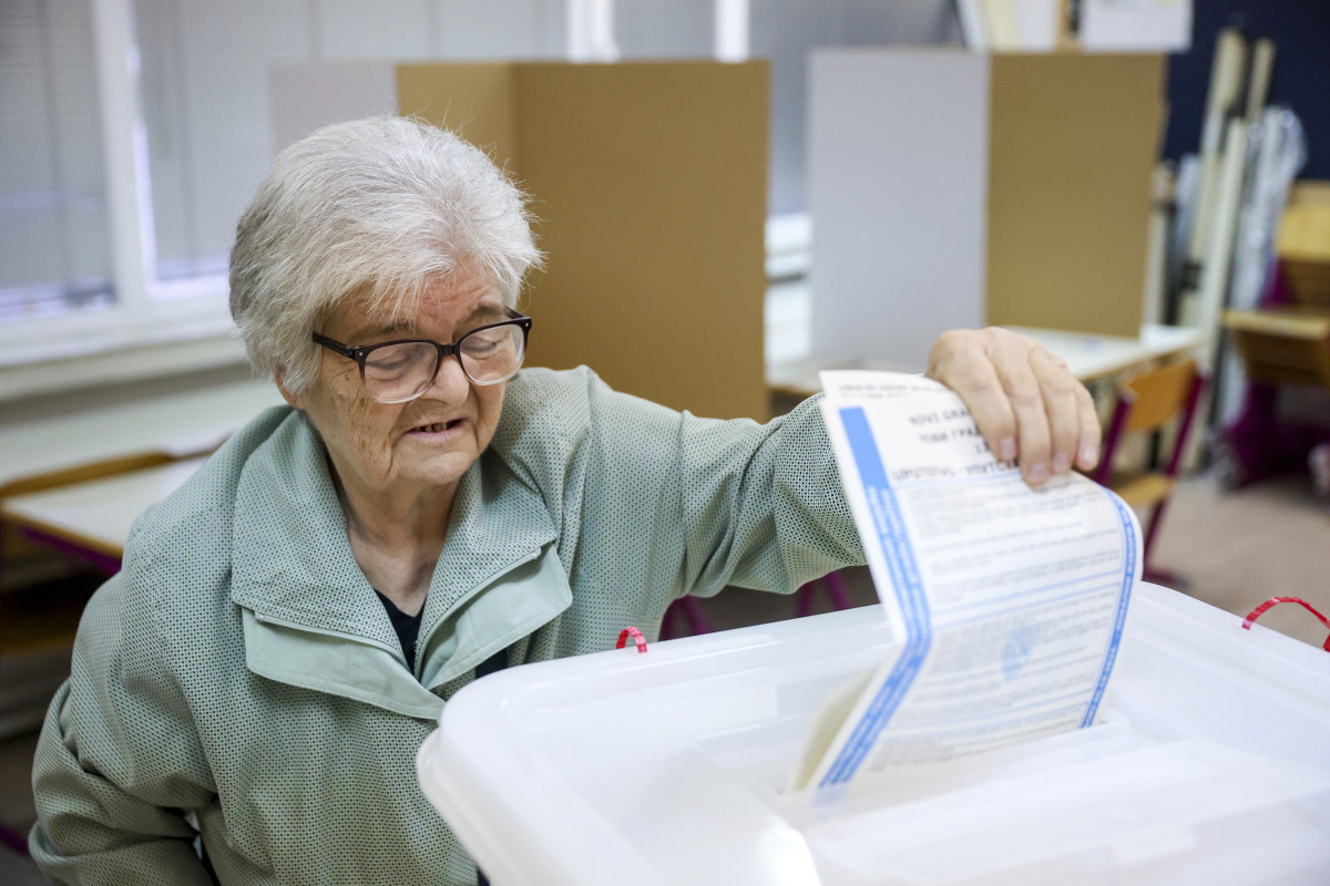 serbet-e-bosnjes-votojne-per-presidentin-e-ri-pas-shkarkimit-te-dodikut