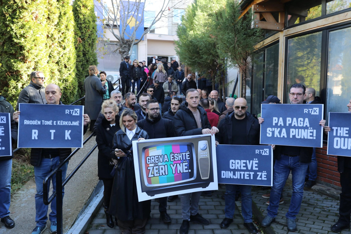  Pa paga s ka punë   punëtorët e RTK së qe 24 ditë pa paga  futen në grevë dyorëshe