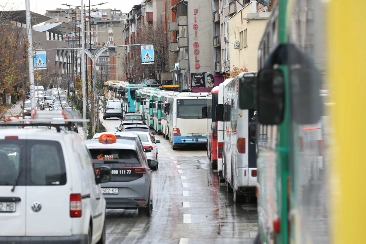 Transportuesit publikë ndryshojnë formën e protestës