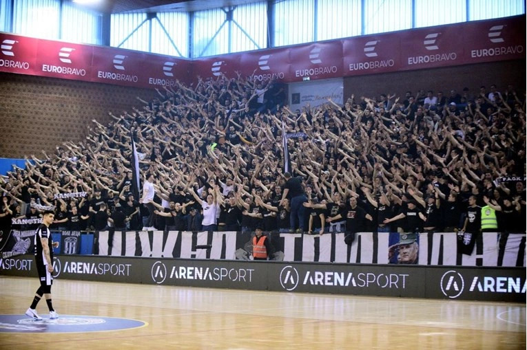 Huliganët serbë  Mbyte kroatin që shqiptari mos të ketë vëlla