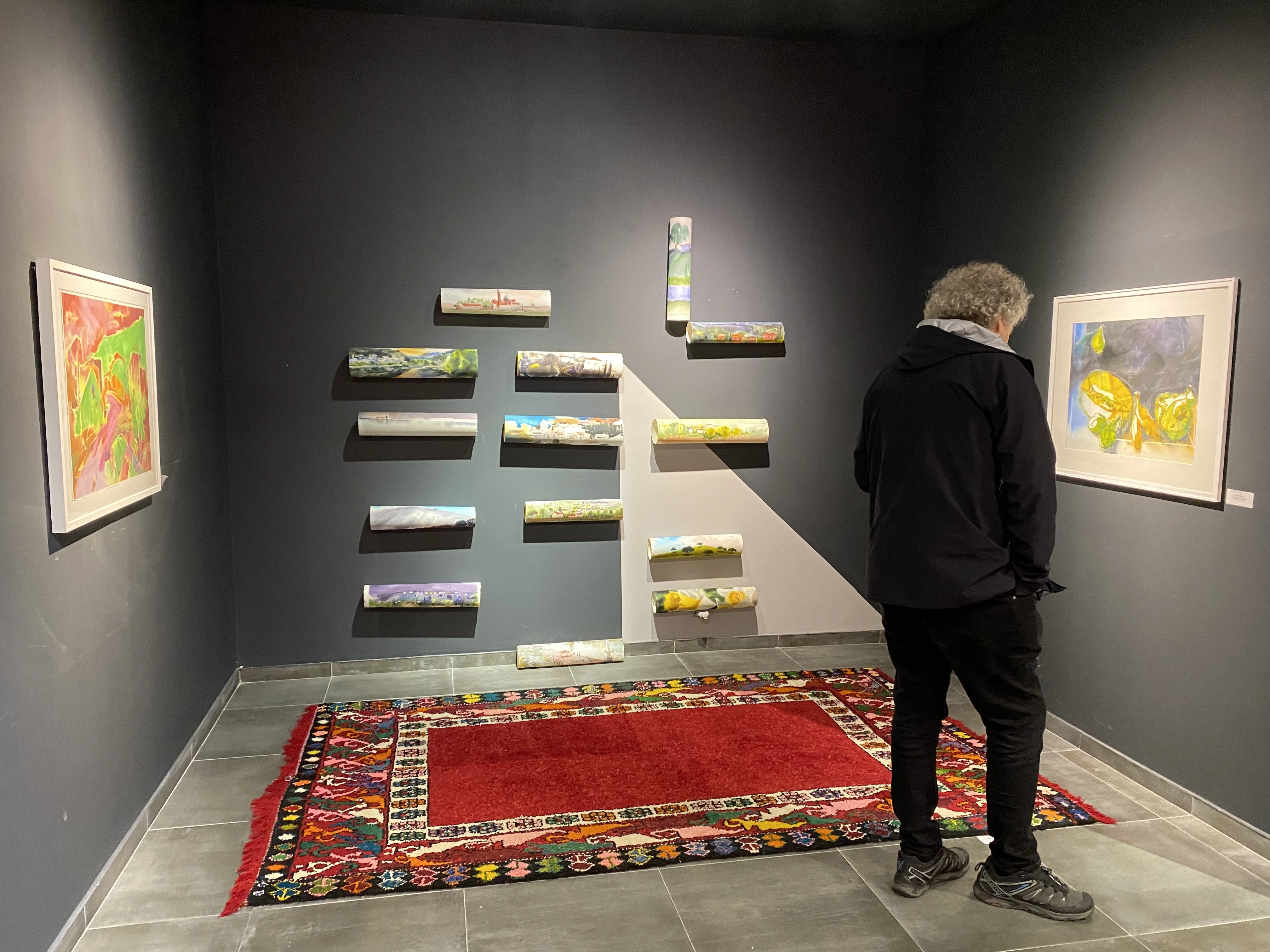 Natyrat e qeta, portretet e peizazhet bëjnë pjesë në punimet e artistëve nga vende të ndryshme të botës