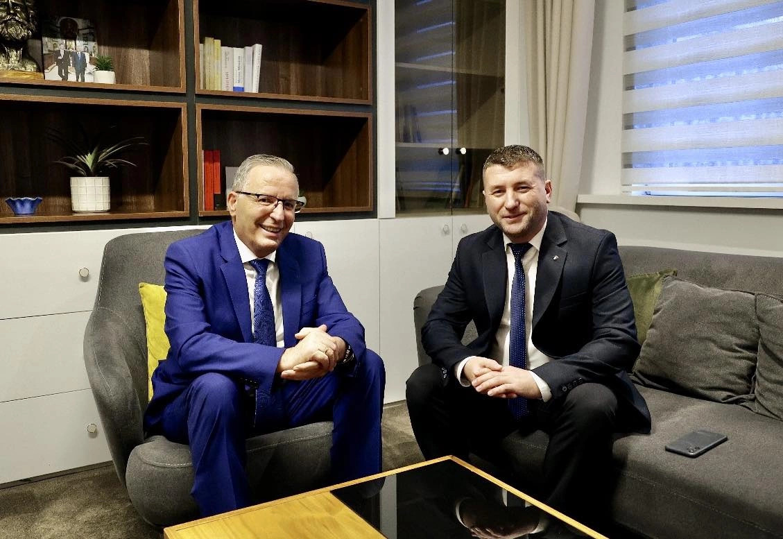 Gëzim Qerimi aderon në PDK  Hamza  Ka mbi 13 vjet angazhim në institucionet e sigurisë