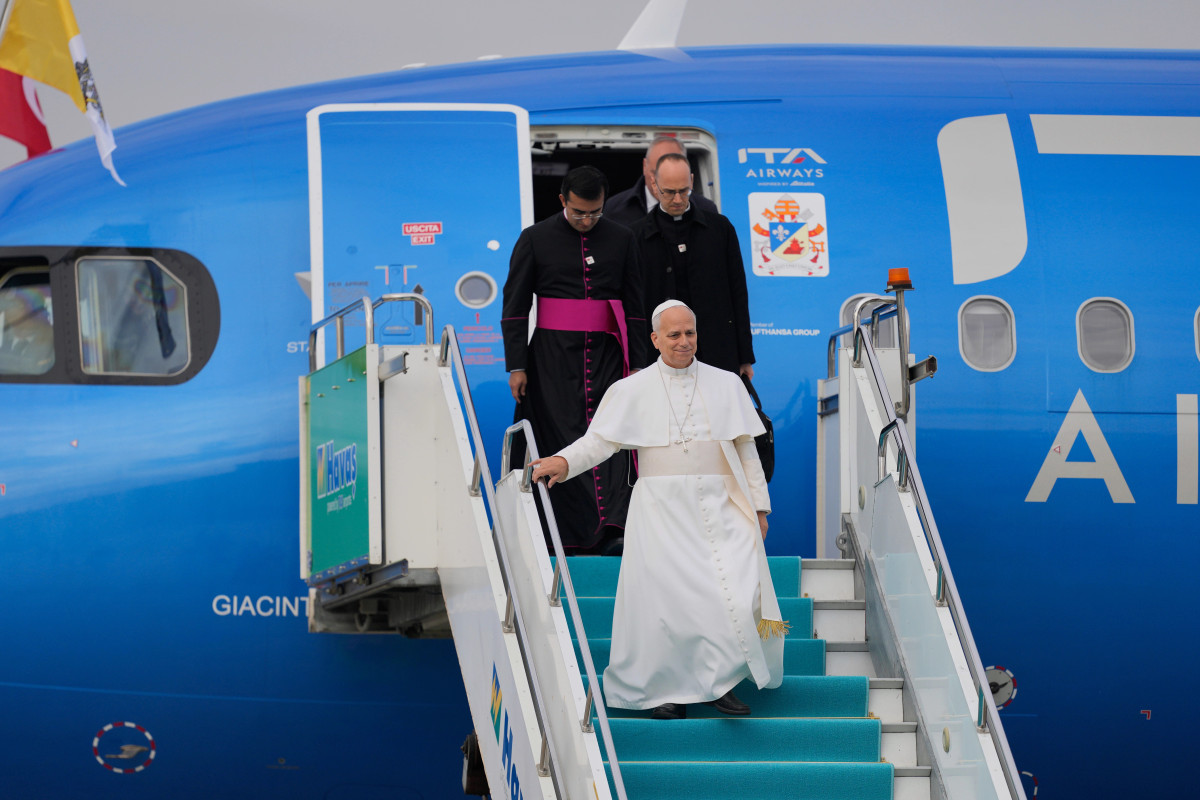 Papa Leoni mbërrin në Turqi në udhëtimin e parë jashtë vendit