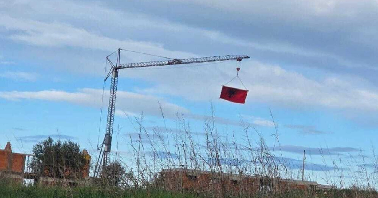 Vendasit e quajnë provokim valëvitjen e flamurit shqiptar në një kantier ndërtimi në Kroaci