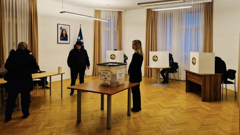 ikd-hapja-e-qendrave-te-votimit-jashte-perfaqesive-diplomatike-eshte-ne-kundershtim-me-ligjin