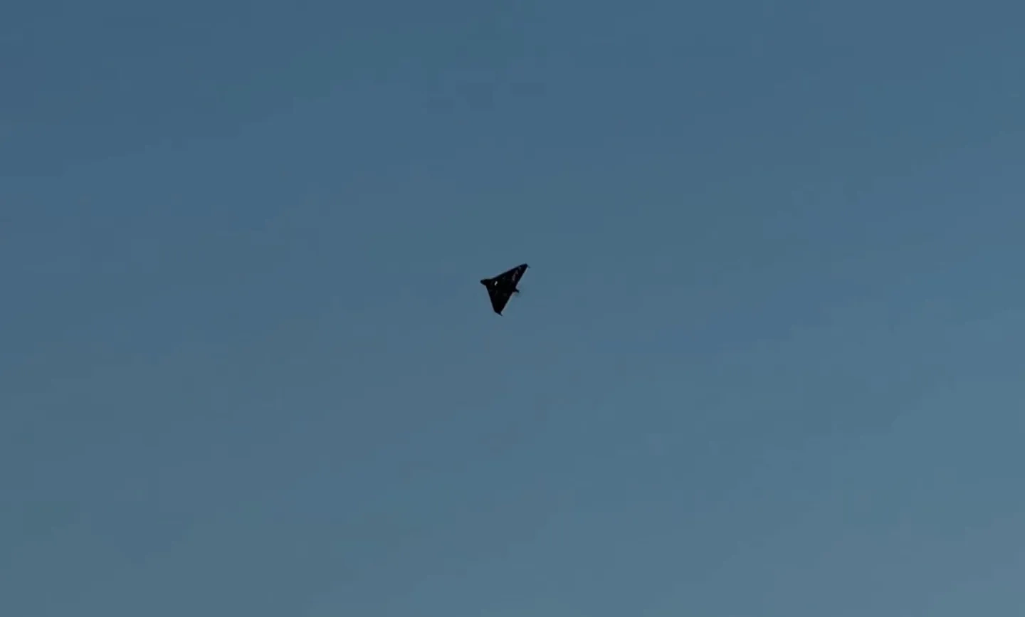 Turqia prezanton dronin e ri kamikaz me krahë të fiksuar