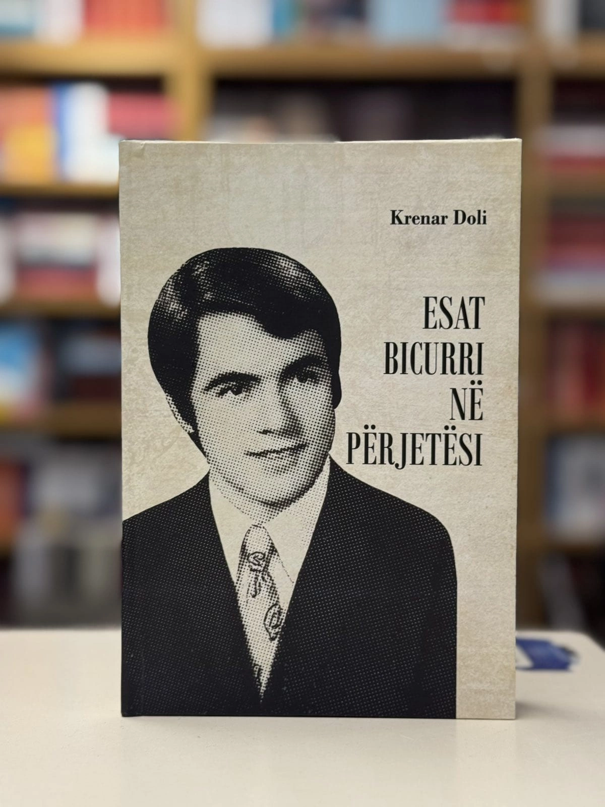 Monografia “Esat Bicurri në përjetësi” synon të krijojë para lexuesit portretin e tij artistik e human në kohë