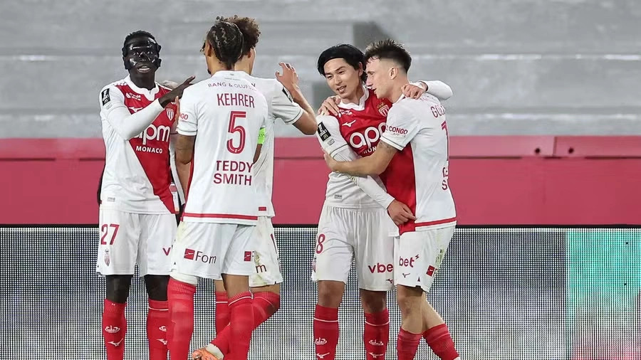 Monaco fiton derbin ndaj PSG-së