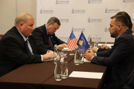 Ministri i Mbrojtjes, Ejup Maqedonci, gjatë pjesëmarrjes në Forumin e Sigurisë së Varshavës, është takuar me miq e partnerë strategjikë, përfshirë gjeneralët me katër yje nga SHBA-ja