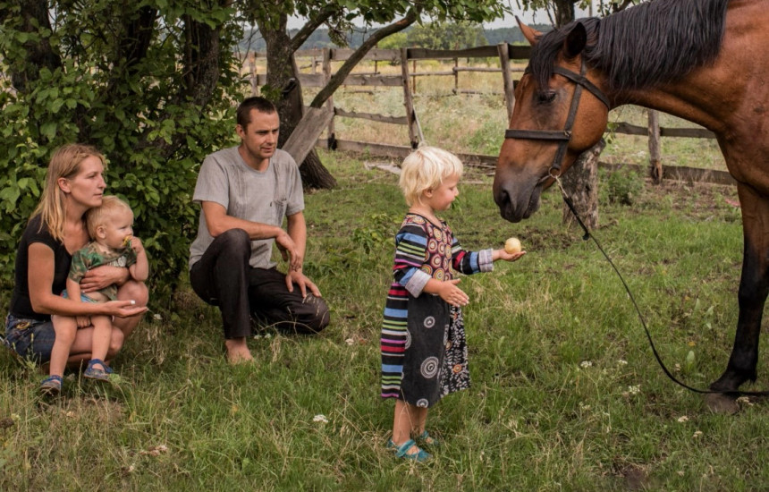 Jeta mes luftës: Historitë e atyre që nuk u larguan nga fronti i Donbasit
