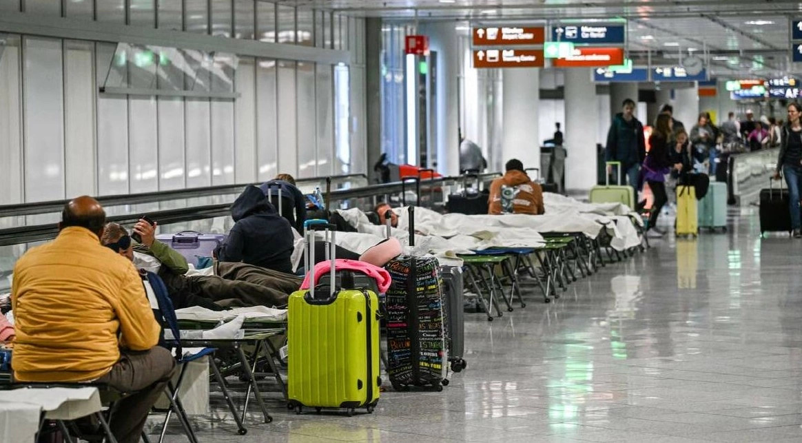 Dronët mbi Aeroportin e Munihut shkaktojnë anulime dhe vonesa fluturimesh