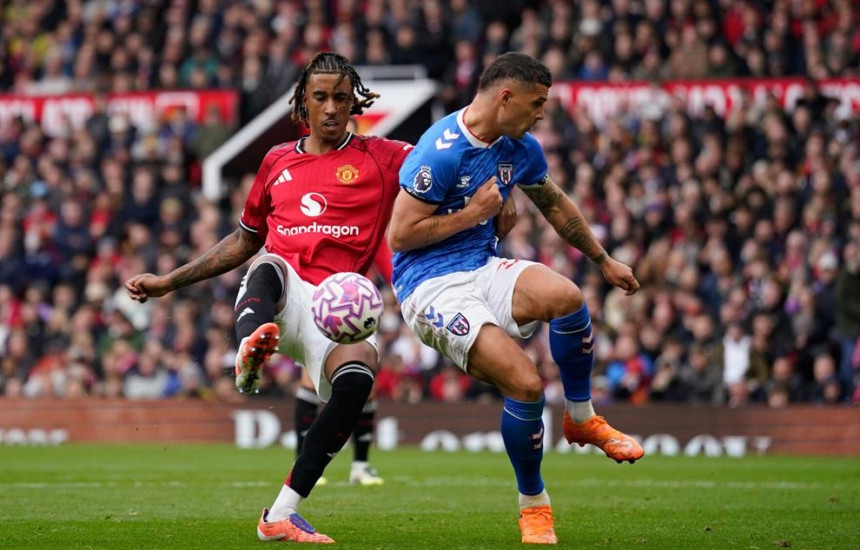 Granit Xhaka kundër Man. Utd