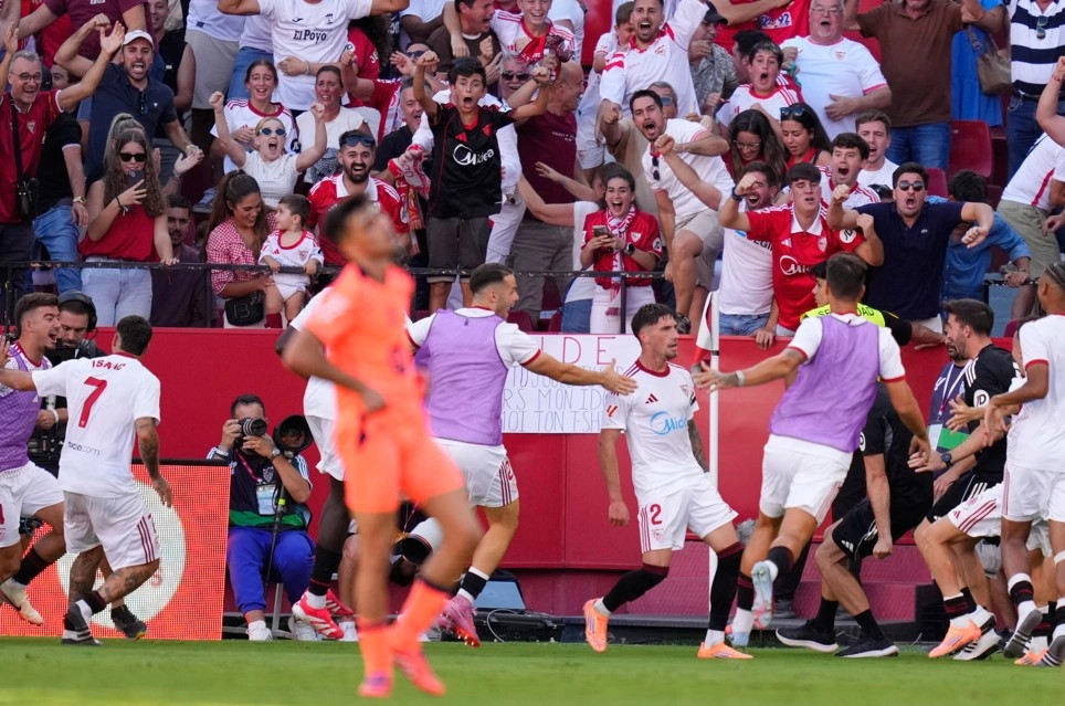 Sevilla ia jep goditjen e parë Barcelonës në La Liga