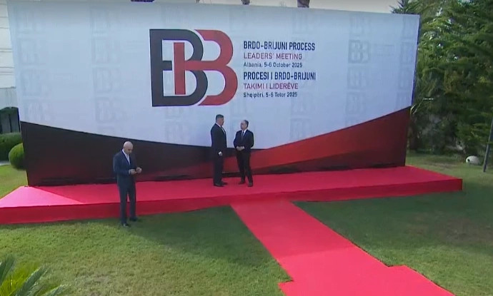 Liderët e rajonit mbërrijnë në Durrës për Samitin Brdo-Brijuni