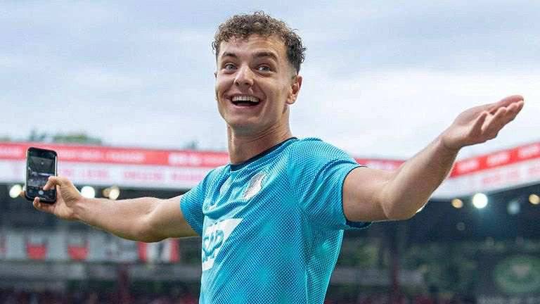 Drejtori sportiv i Bayernit e vlerëson shumë Asllanin