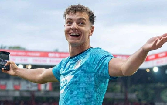 Fisnik Asllani