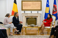 Presidentja Vjosa Osmani në takim me ministren e Drejtësisë të Belgjikës, Annelies Verlinden dhe atë të Azilit dhe Migrimit, Anneleen Van Bossuyt