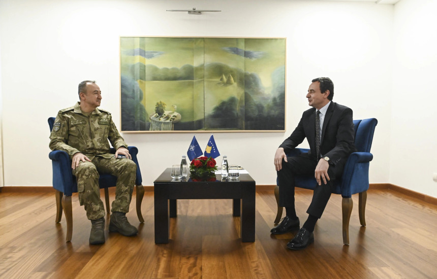 Komandanti i ri i misionit të NATO-s në Kosovë, KFOR, gjeneralmajor Oezkan Ulutash, është pritur të mërkurën nga kryeministri Albin Kurti