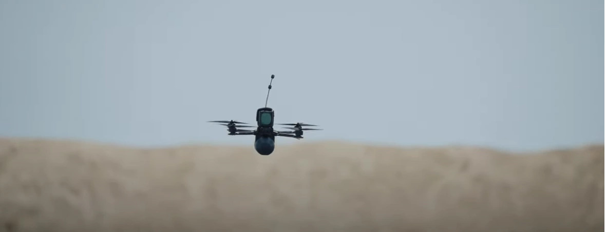 Dronë të dyshuar fluturojnë mbi një bazë të inteligjencës ushtarake franceze