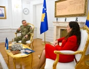 Presidentja Vjosa Osmani në takim me gjeneralmajorin e KFOR-it, Oezkan Ulutash