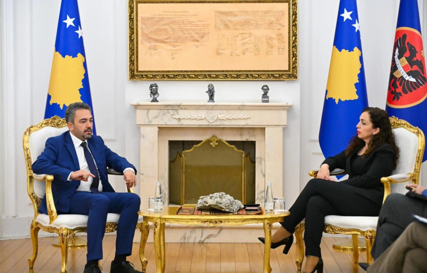 Presidentja Osmani priti në takim Kryetarin e KQZ-së, Kreshnik Radoniqi