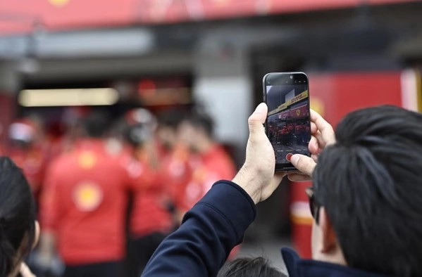 Të rinjtë japonezë përpiqen ta kufizojnë përdorimin e telefonit në vetëm dy orë në ditë