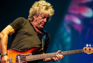 John Lodge ishte anëtar i grupit “The Moody Blues” i njohur për hitin “Nights In White Satin”