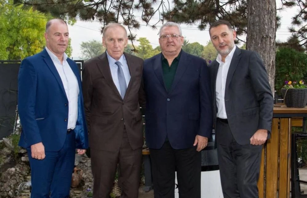 “Takim miqësor” mes Federatës Shqiptare dhe asaj Serbe para ndeshjes